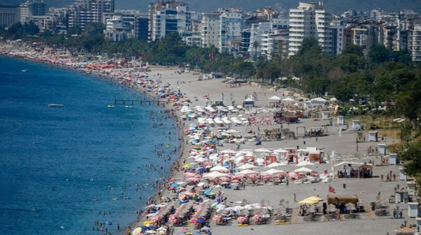 Antalya&rsquo;da turizm hareketliliği s&uuml;r&uuml;yor! Rezervasyonlar aralık ayına kadar devam ediyor