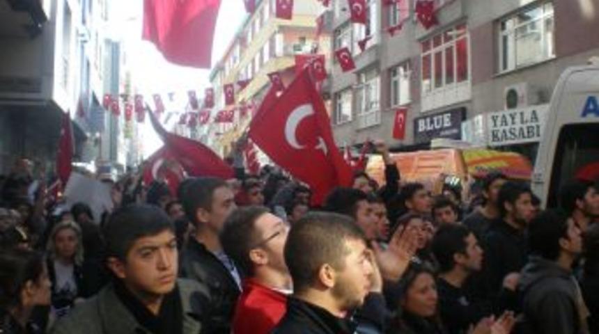 Avcılar şehidini bekliyor