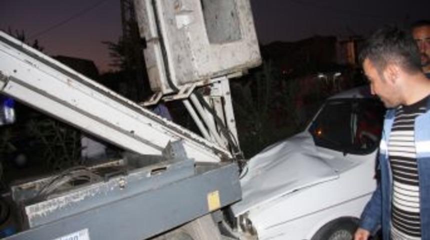 Protesto y&uuml;r&uuml;y&uuml;ş&uuml;ne bakarken kaza yaptı