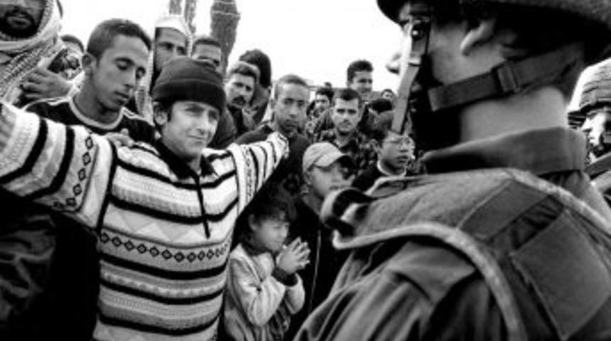 &Uuml;nl&uuml; medya fotoğraf&ccedil;ısı Yaghobzadeh İzmir'deydi