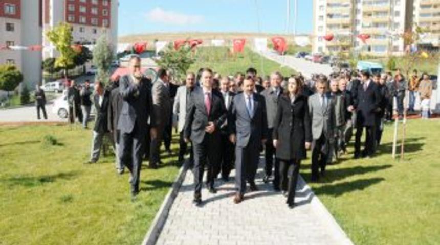 Etimesgut'ta Aliya İzzetbegovi&ccedil; Parkı a&ccedil;ıldı