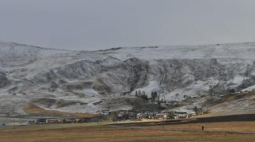 Patnos'ta yılın ilk kar yağışı