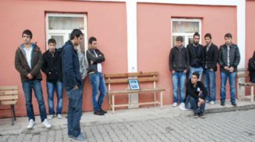 PKK'nın katlettiği &uuml;niversite &ouml;ğrencisinin sınıfında h&uuml;z&uuml;n ve g&ouml;zyaşı var