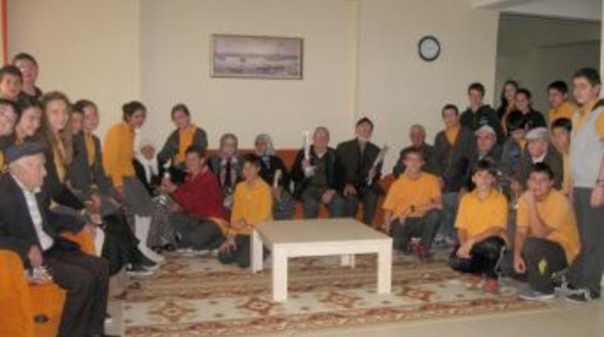 Şimşek İlk&ouml;ğretim Okulu'ndan huzurevine ziyaret