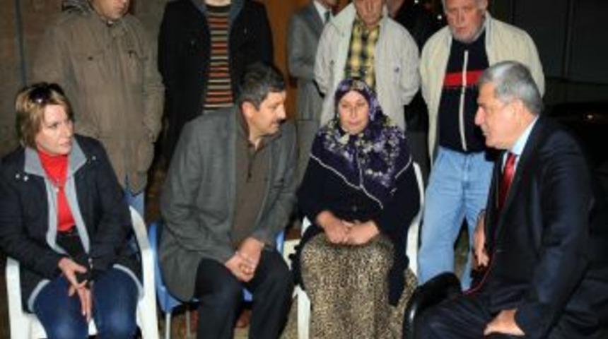 Karaosmanoğlu, yaralı erin ailesini ziyaret etti