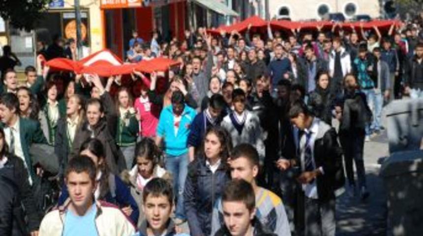 Karam&uuml;rsel'te ter&ouml;re tepki y&uuml;r&uuml;y&uuml;ş&uuml;