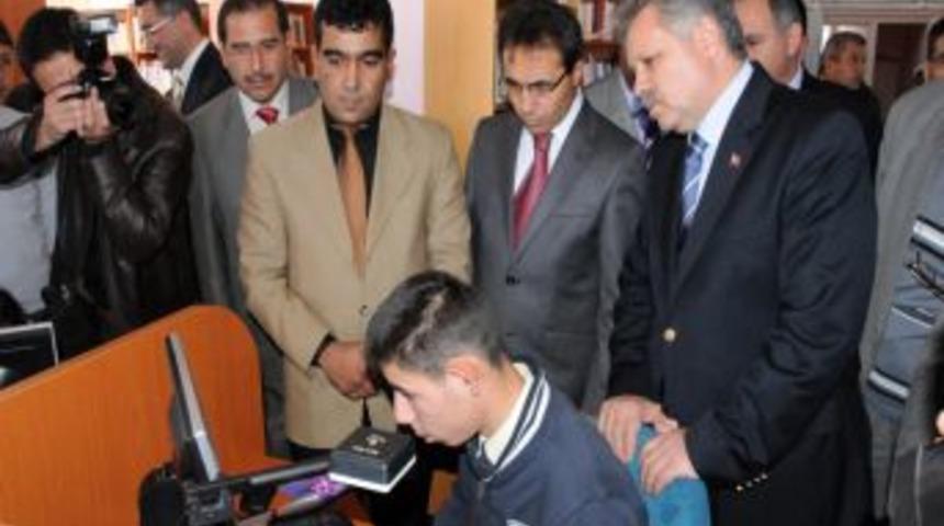 Vali Kahraman: En b&uuml;y&uuml;k engel insanların bakış a&ccedil;ısında