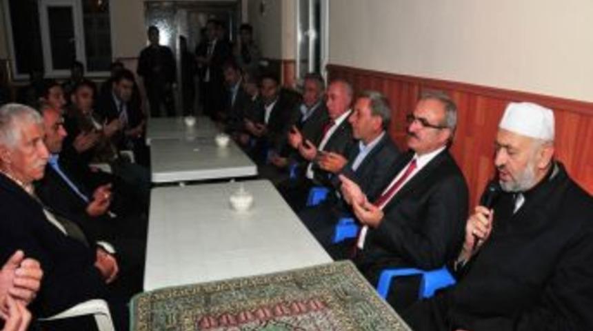 Vali Karaloğlu: Elinizi bu milletin yakasından &ccedil;ekin