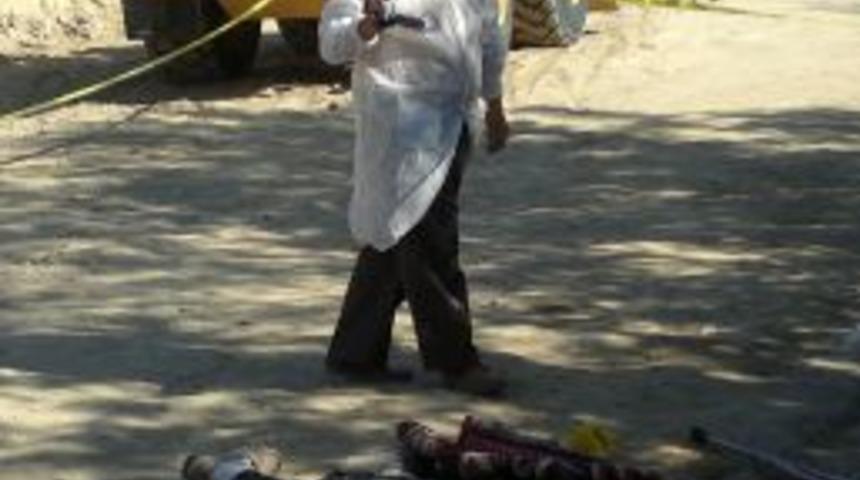 Yol yapımında &ccedil;alışan kep&ccedil;enin altında kaldı