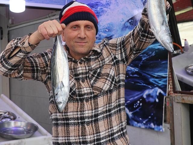 Karadeniz'de palamut bolluğu Rize'de tezgahlara yansıdı