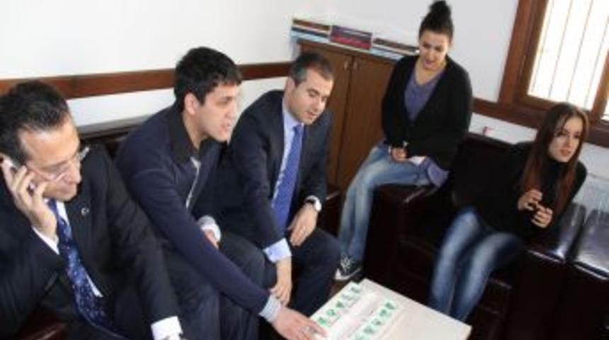 Restorasyonu beğenmeyen Bakan Kılı&ccedil;, firma yetkilisine fır&ccedil;a attı