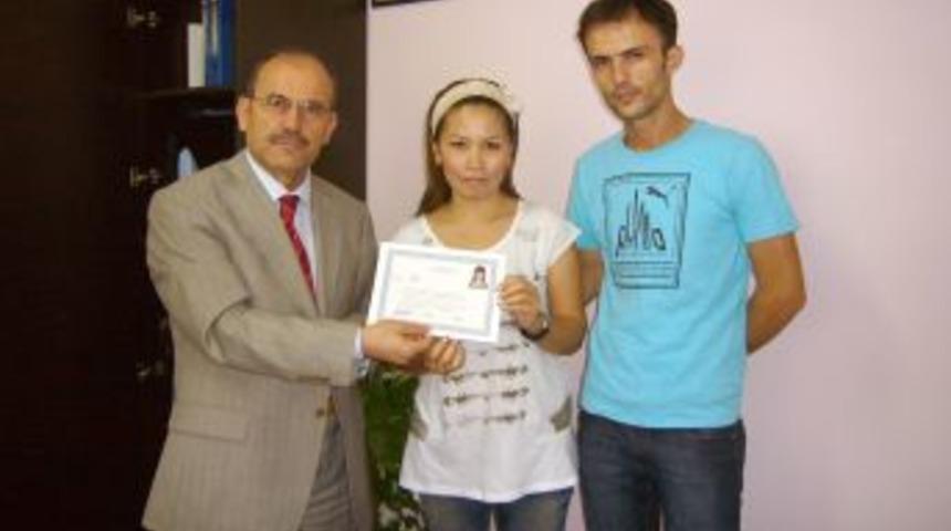 Budist Seenal, İsl&acirc;m'ı araştırırarak M&uuml;sl&uuml;man oldu