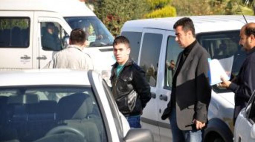 &Uuml;niversite &ouml;ğrencisinin evine giren hırsızlar yakalandı