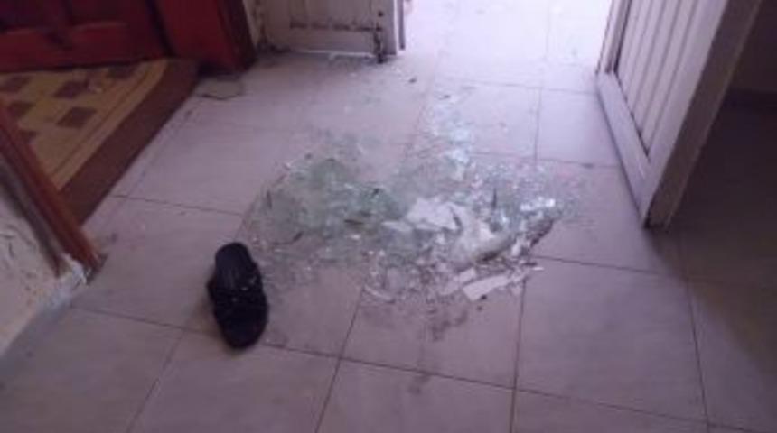 D&ouml;rtyol&rsquo;da patlayan bombanın etkisi ile 4 evde hasar meydana geldi