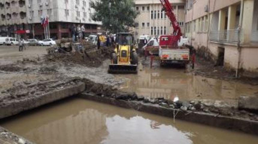 Rize&rsquo;de dere &uuml;zerindeki b&uuml;t&uuml;n binalar yıkılacak