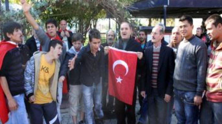 "Ne olur bizi askere alın"