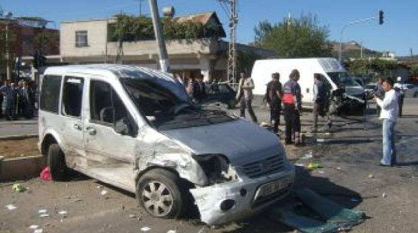 Kozan&rsquo;da trafik kazası: 1 &ouml;l&uuml; 3 yaralı&rlm;