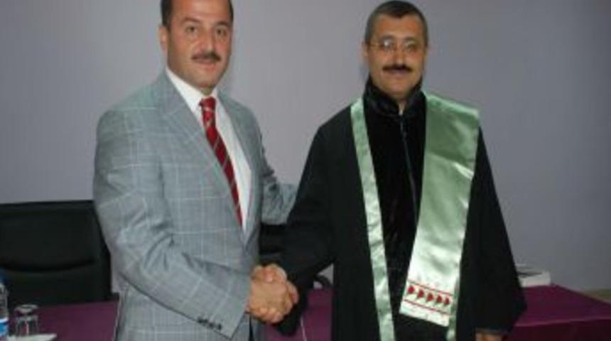 Rekt&ouml;rden akademisyenlere '&ouml;ğrencilere sahip &ccedil;ıkın' uyarısı