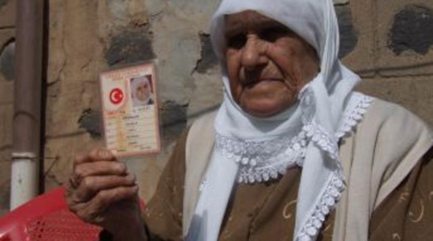 Kutsal topraklara gitmek i&ccedil;in yıllarca ağladı; 109 yaşında nasip oldu