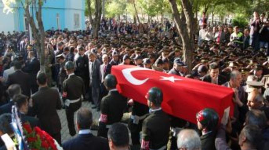 Gaziantepli şehidin cenazesinde vatandaşlar ter&ouml;re lanet okudu