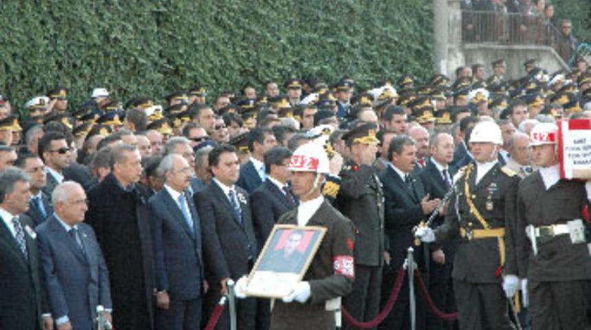 Son yolculuğuna devletin zirvesi uğurladı