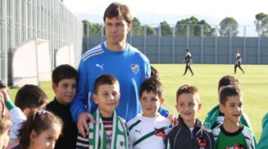Bursasporlu minik taraftarlardan futbolculara uyarı