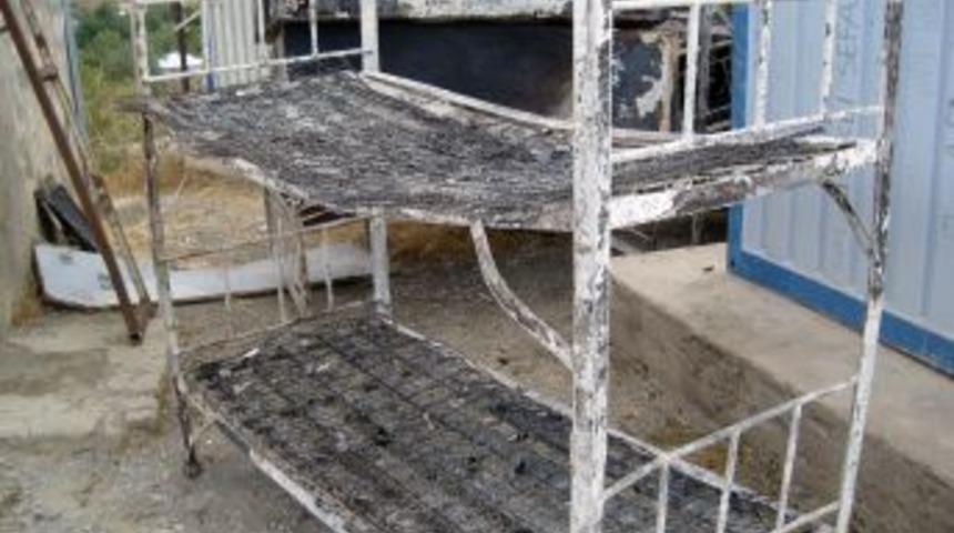 PKK, &Ccedil;ukurca&rsquo;da yine sivilleri kalkan yaptı