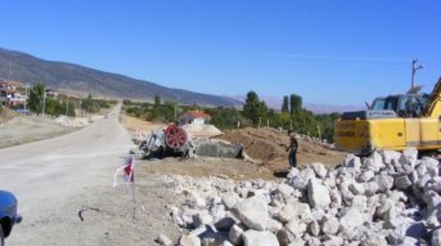 Gen&ccedil;ali k&ouml;y&uuml;ne kavşak yapılıyor