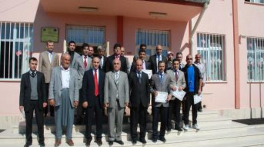 Başarılı &ouml;ğretmenler &ouml;d&uuml;llendiriliyor