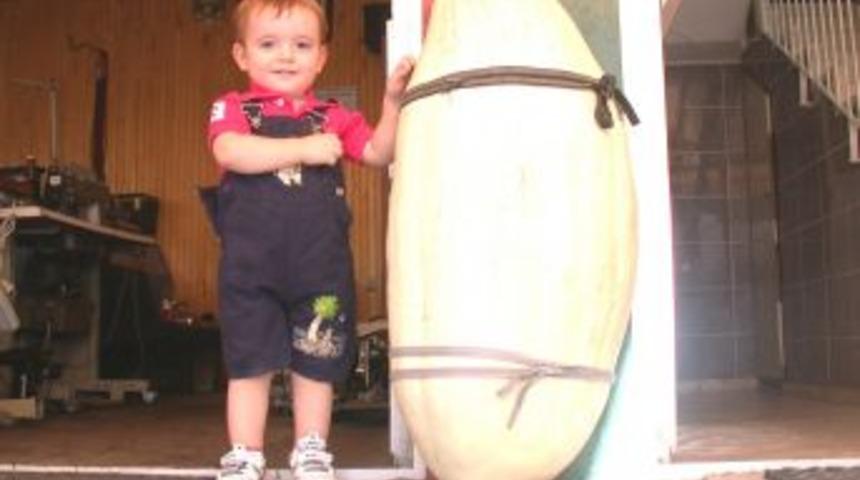 Yaklaşık 1 metrelik kabak yetiştirdi