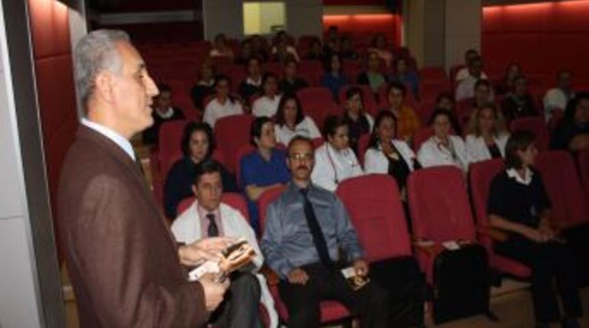 Zonguldak'ta sağlık &ccedil;alışanlarına 'Aile i&ccedil;i şiddet' semineri