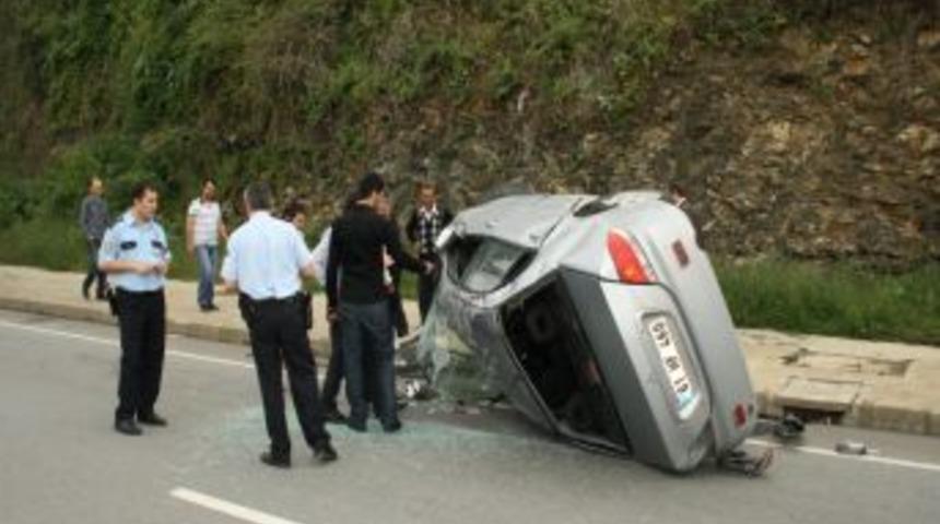 Orta ref&uuml;je &ccedil;arpan otomobil takla attı: 1 yaralı