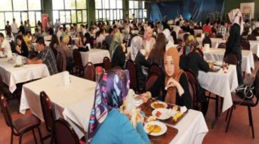 SA&Uuml; &ouml;ğrencileri daha rahat yemek yiyecek