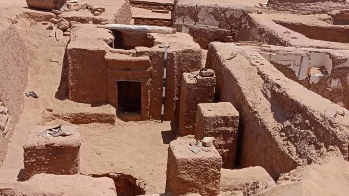 Mezarı açınca 1700 yıllık not ürpertti: "Dinle baba!" 1