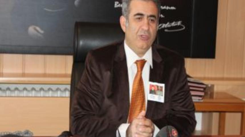 Fırat &Uuml;niversitesi'nden, dev pankartla 's&uuml;kunet ve birliktelik' &ccedil;ağrısı