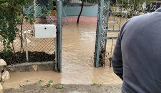 Mudanya'da sağanak su baskınına yol a&ccedil;tı, mahsur kalanlar kurtarıldı