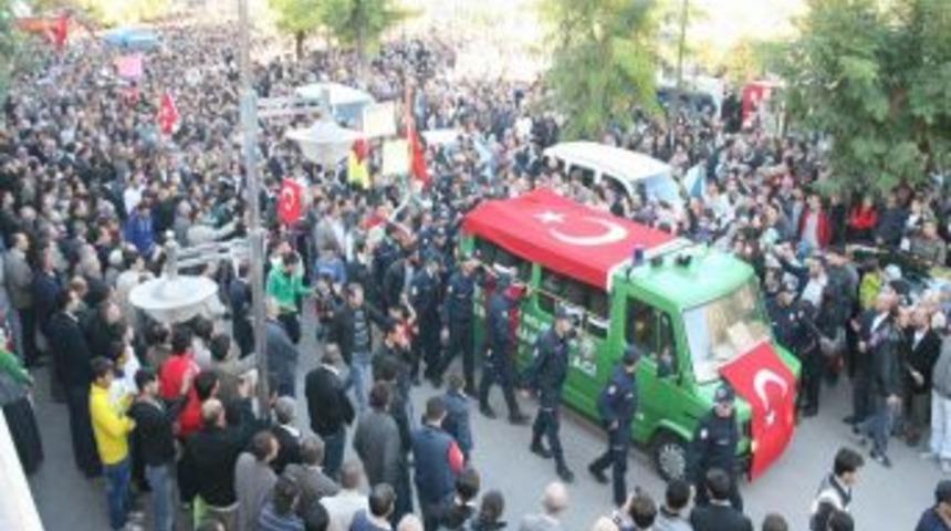 Aksaray şehidini dualarla uğurladı