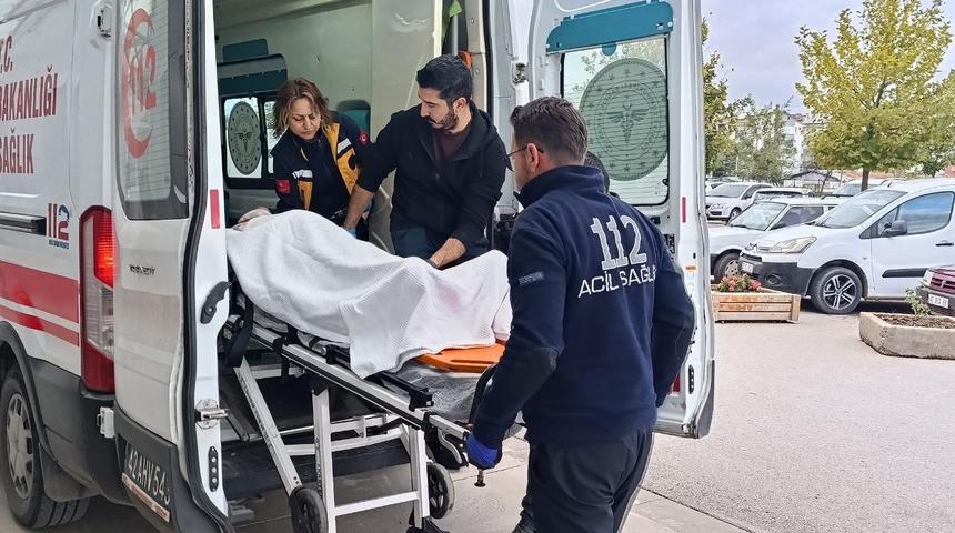 Kamyon kasasından d&uuml;şen şahıs yaralandı