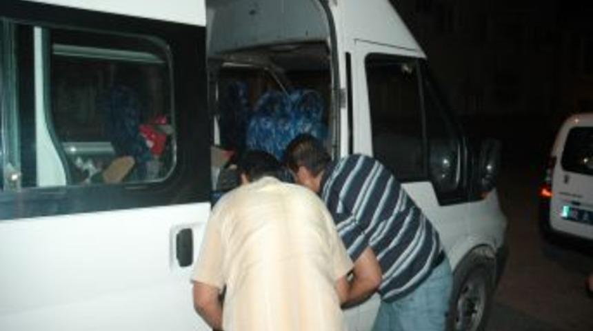 Ayakkabılarla tarihi eser ka&ccedil;ırırken yakalandı