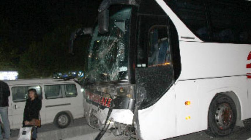 Yoldaki t&uuml;msek kazaya yol a&ccedil;tı; 2 &ouml;l&uuml;