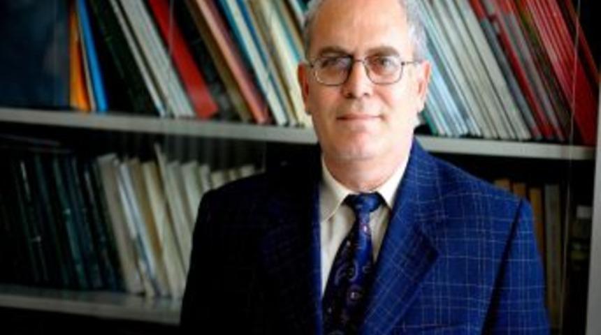 &Uuml;nl&uuml; beslenme profes&ouml;r&uuml; kanserle m&uuml;cadele ediyor