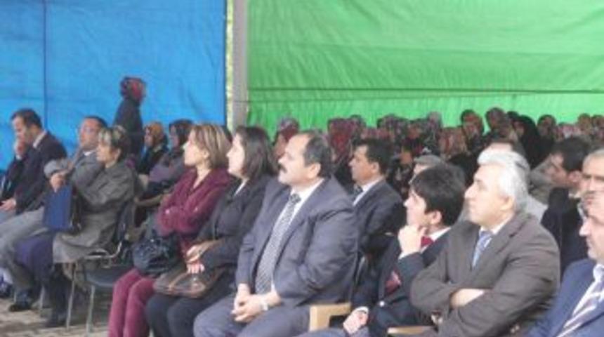 &quot;Anneler, dünyaya getirdikleri çocuklarının dadılığını televizyona yaptırıyor&quot;