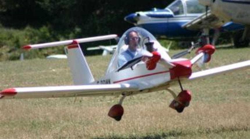 K&uuml;&ccedil;&uuml;k u&ccedil;ak Cri, akrobaside sınır tanımıyor