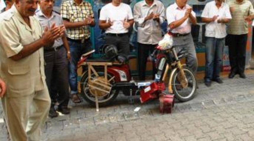 Ceza yiyen esnaf şarjlı bisikletini par&ccedil;aladı