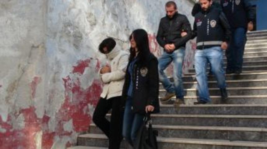 Fuhuş &ccedil;etesine polis operasyonu: 67 g&ouml;zaltı