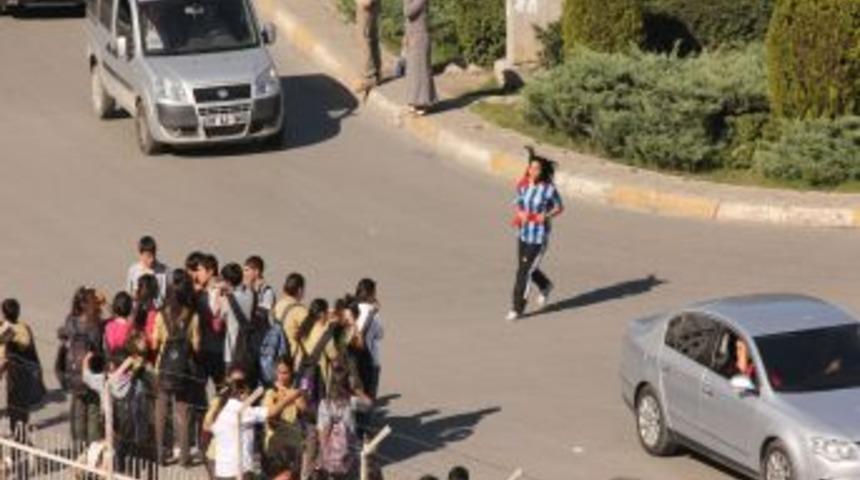 Lise ve ilköğretim öğrencilerinden ‘tehlikeli’ yürüyüş