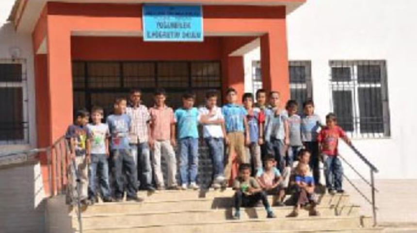 K&ouml;yl&uuml; gibi giyinip &ouml;ğretmenleri ka&ccedil;ırdılar