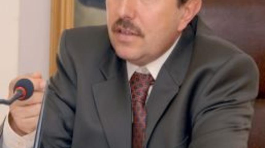 Vali Balkanlıoğlu: İnsanlar vasıfsız oldukları i&ccedil;in işsiz kalıyor