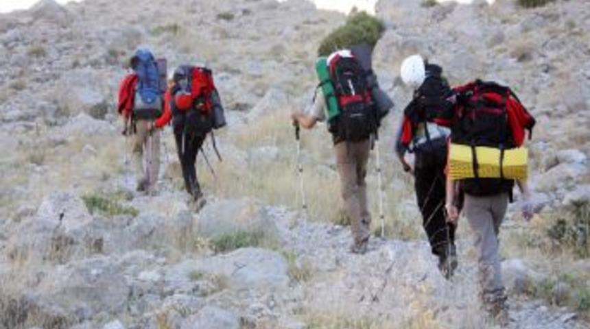 Hakkari &Uuml;niversitesi'nin dağcıları Niğde'de zirve yaptı