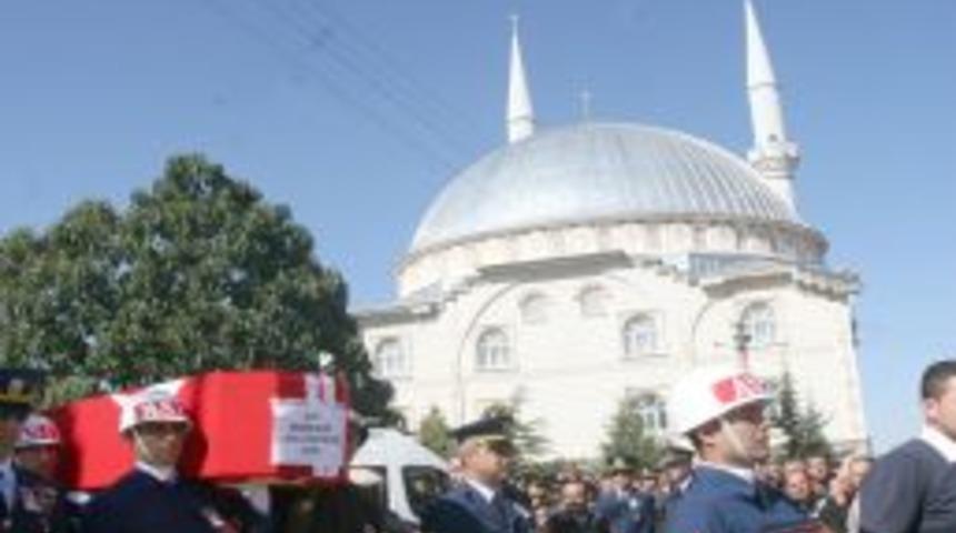 Konya, Şehit Astsubay Ge&ccedil;er'i son yolculuğuna dua ve g&ouml;zyaşlarıyla uğurladı
